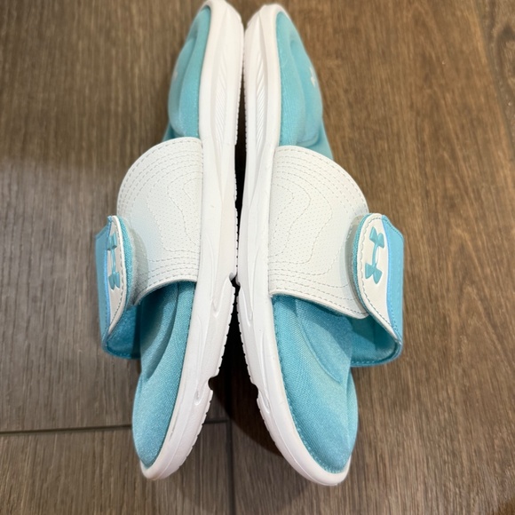Under Armour Girls Ignite IX Slides Size 5Y Blue/White Summer Athleisure Sandal - Picture 5 of 7